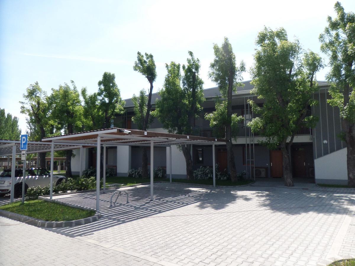 Silver Delux Apartman Balatonfured Luaran gambar